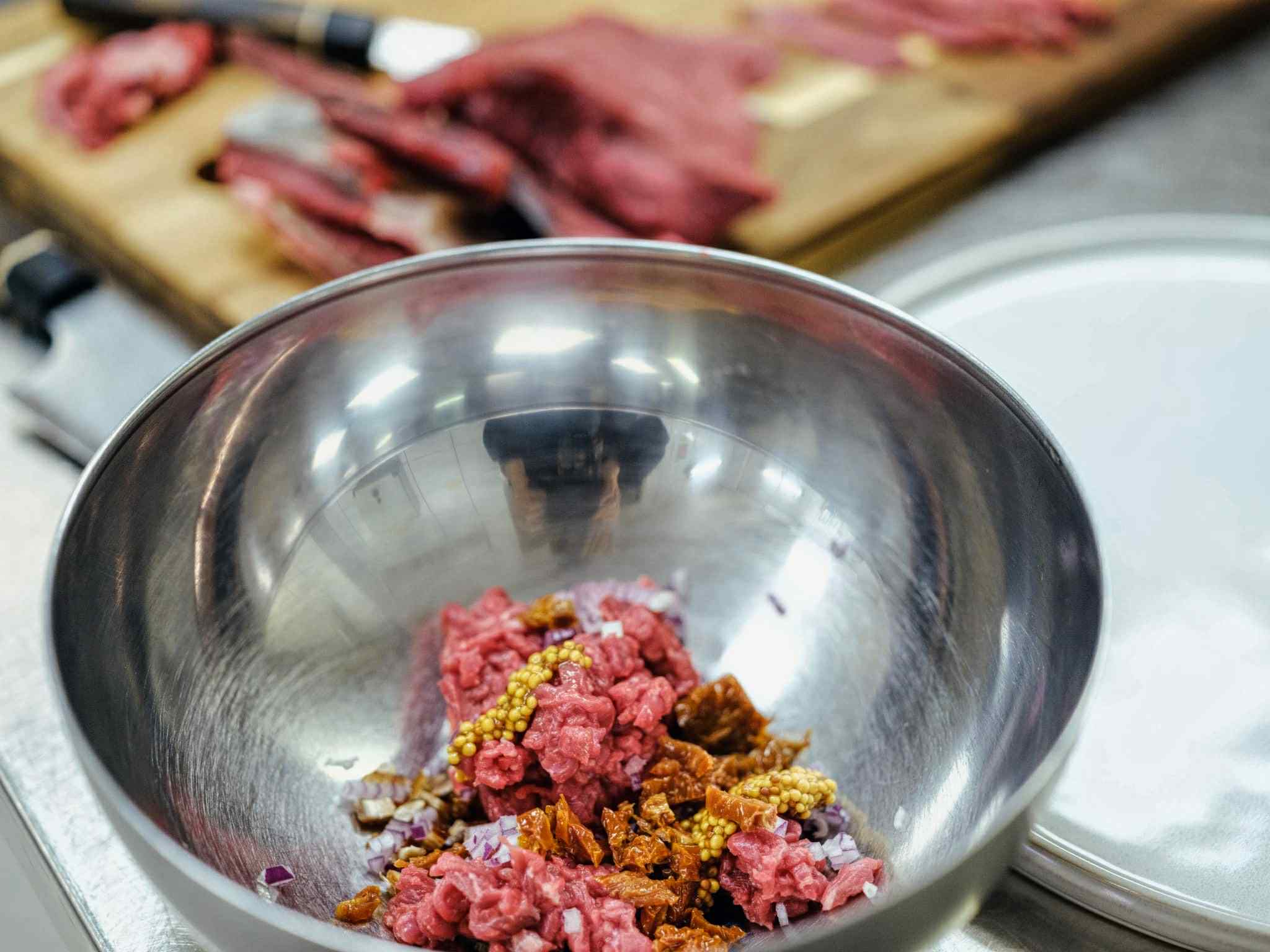 kulinarična delavnica, priprava tatrja iz suho zorjene govedine